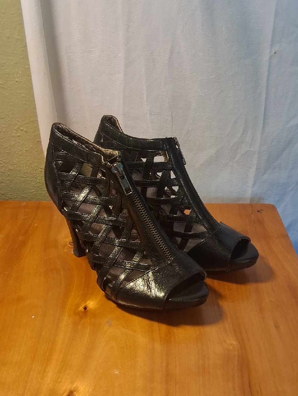 Sofft Black Strappy Peep-Toe Heels with Front Zip Size 7